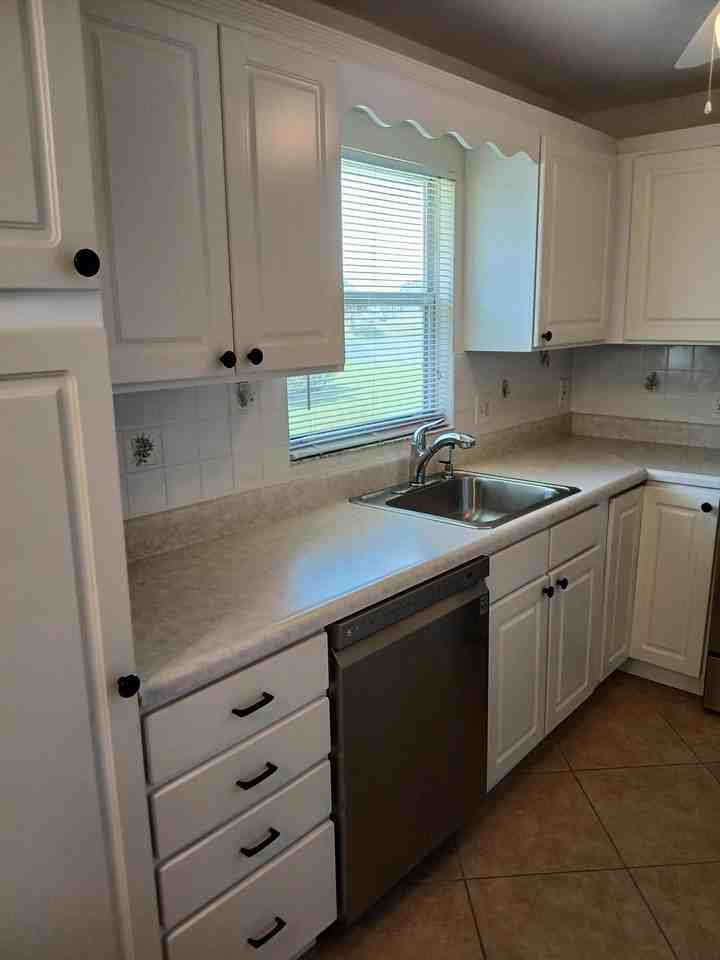 92 Seville Dr - Photo 5 of 30