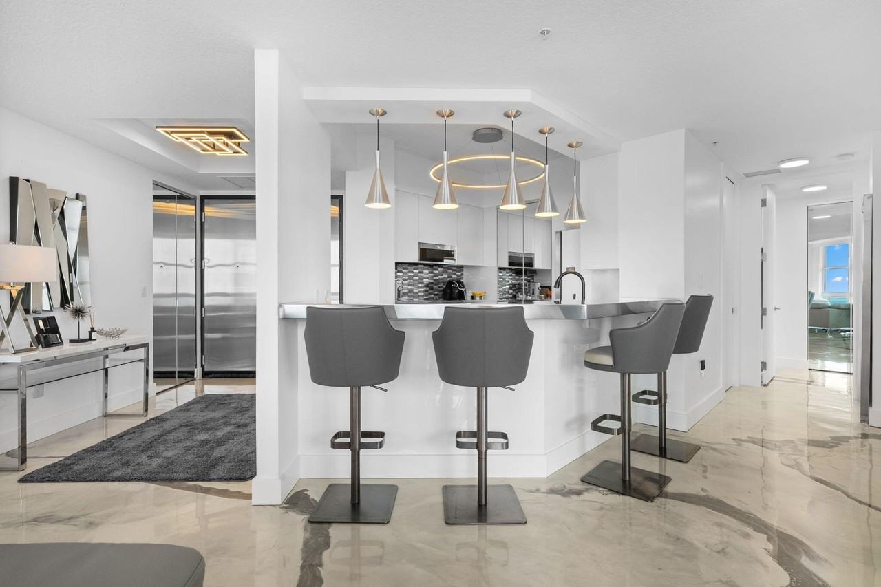 347 N New River Dr E #PH7 - Photo 4 of 50