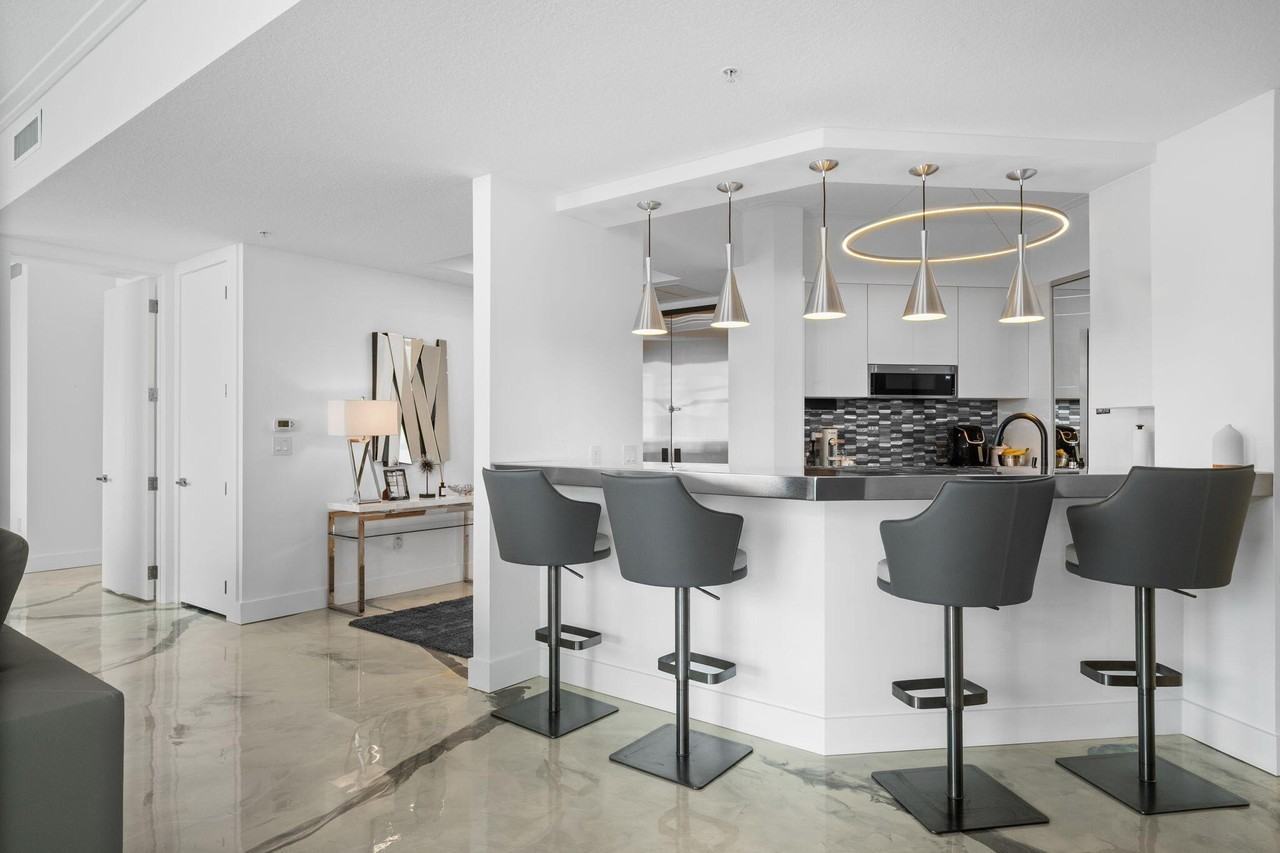 347 N New River Dr E #PH7 - Photo 5 of 50