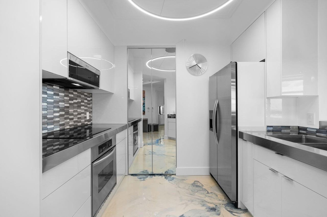 347 N New River Dr E #PH7 - Photo 6 of 50