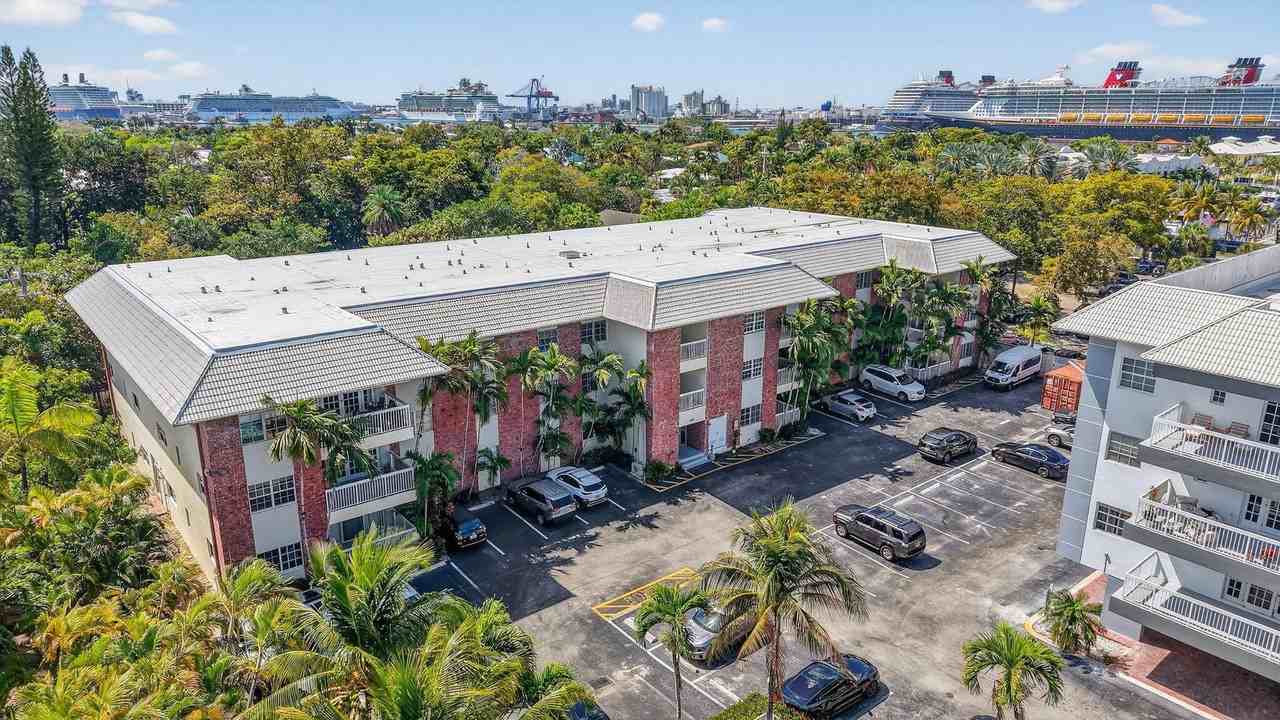 2424 Se 17th St #107B - Photo 4 of 29