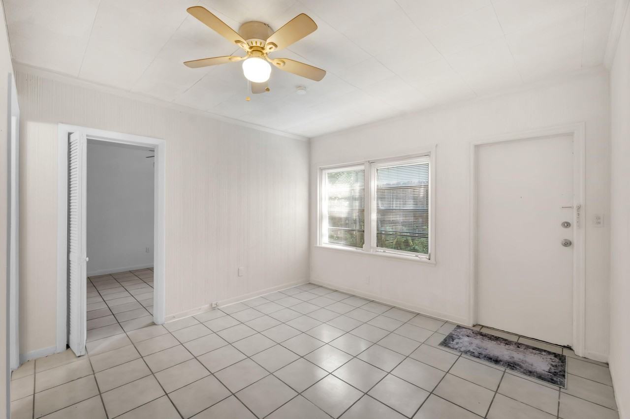 1217 Se 1st St - Photo 5 of 11