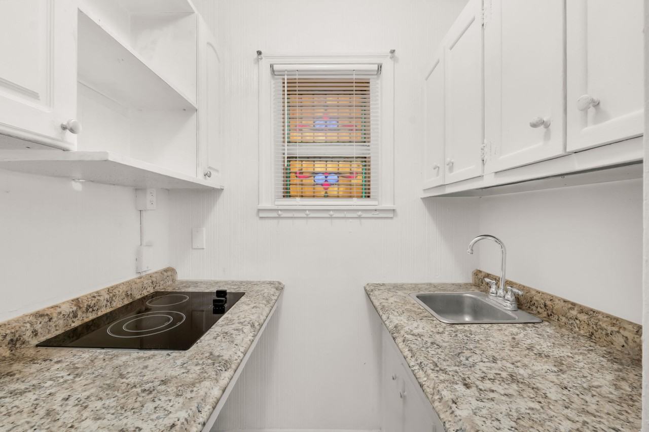 1217 Se 1st St - Photo 7 of 11