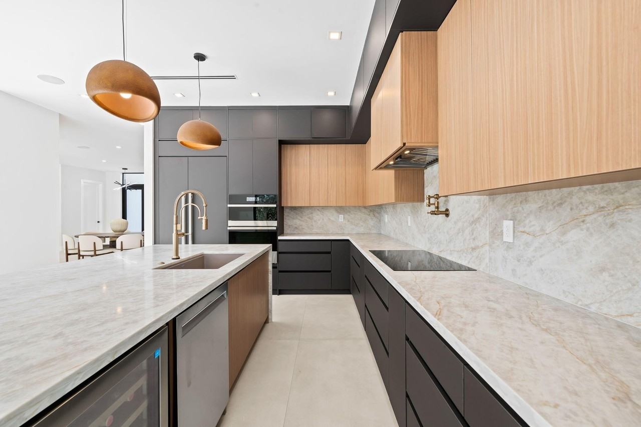 2324 Sw 26th St - Photo 6 of 45