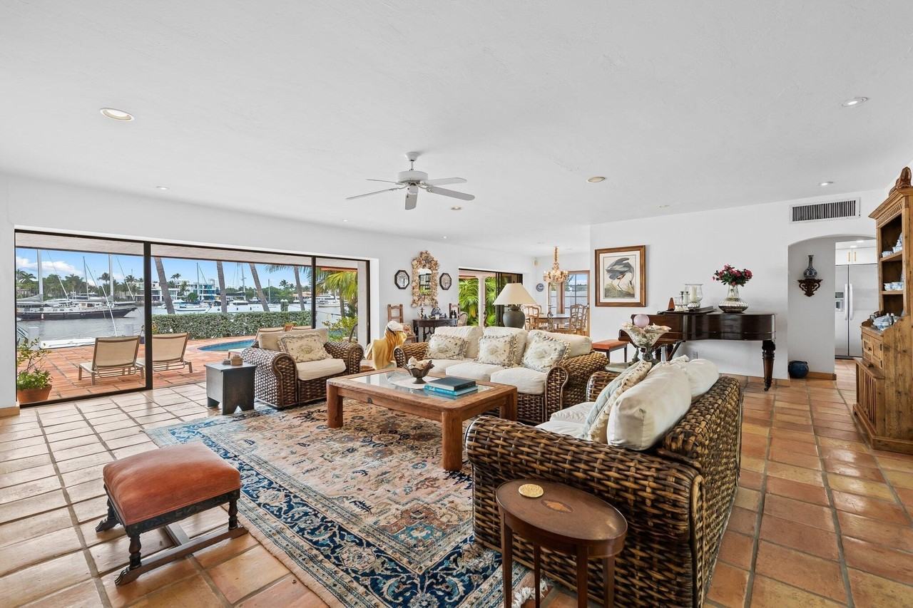 1511 E Lake Dr - Photo 2 of 29