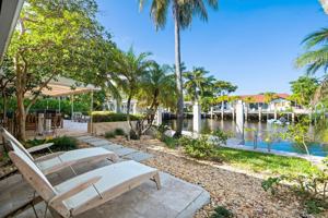 featured image of 2809 Ne 25th St