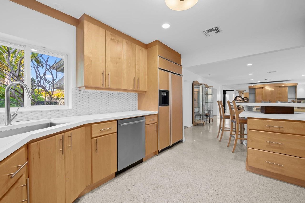 2809 Ne 25th St - Photo 7 of 16