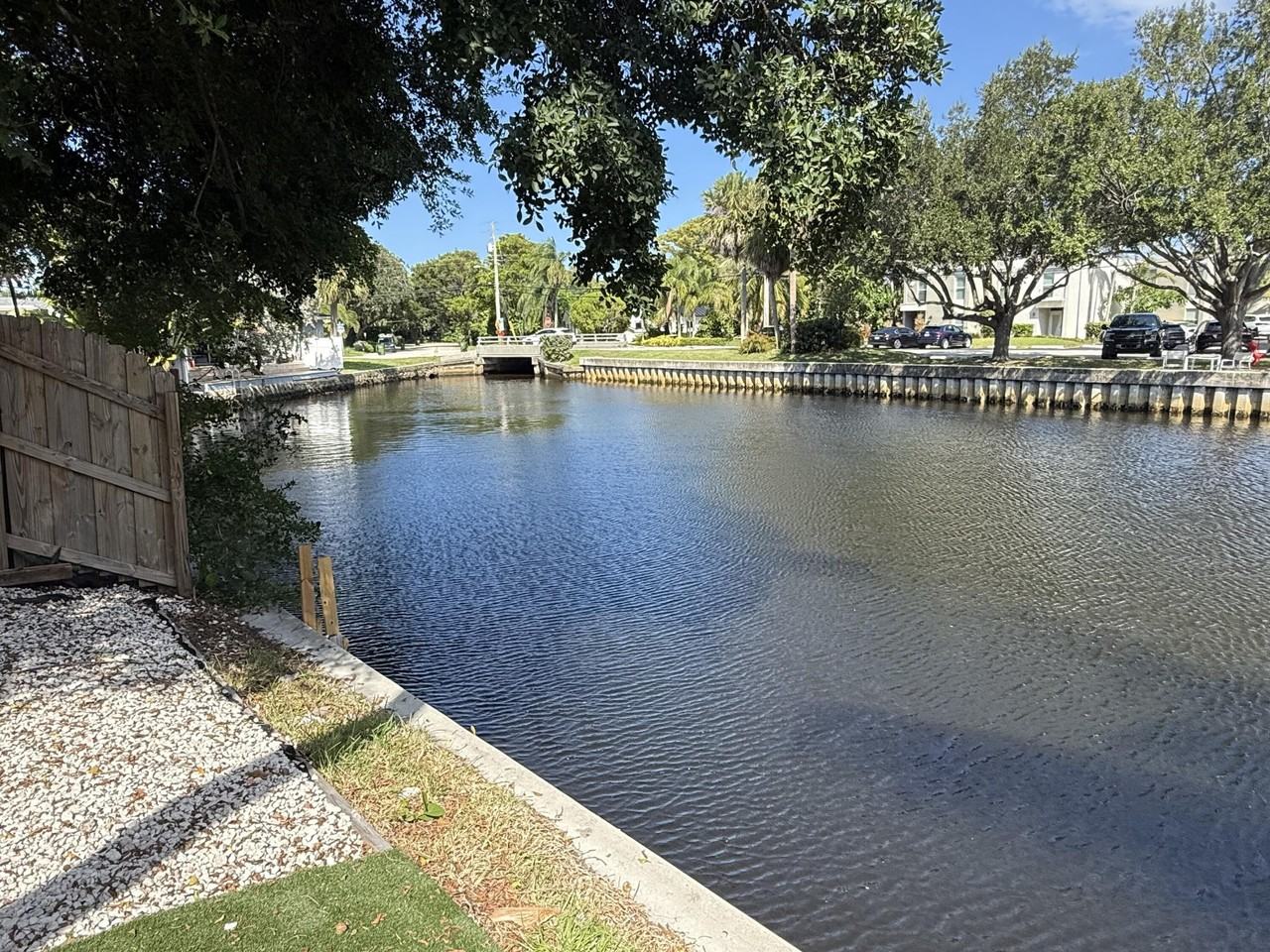632 Ne 20th St #4 - Photo 2 of 19
