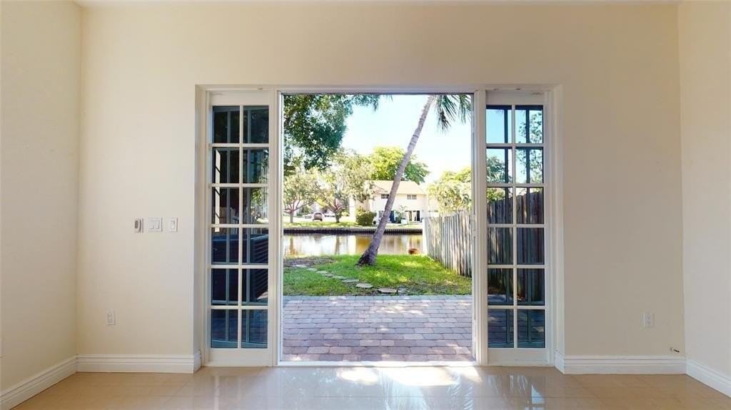 632 Ne 20th St #4 - Photo 6 of 19