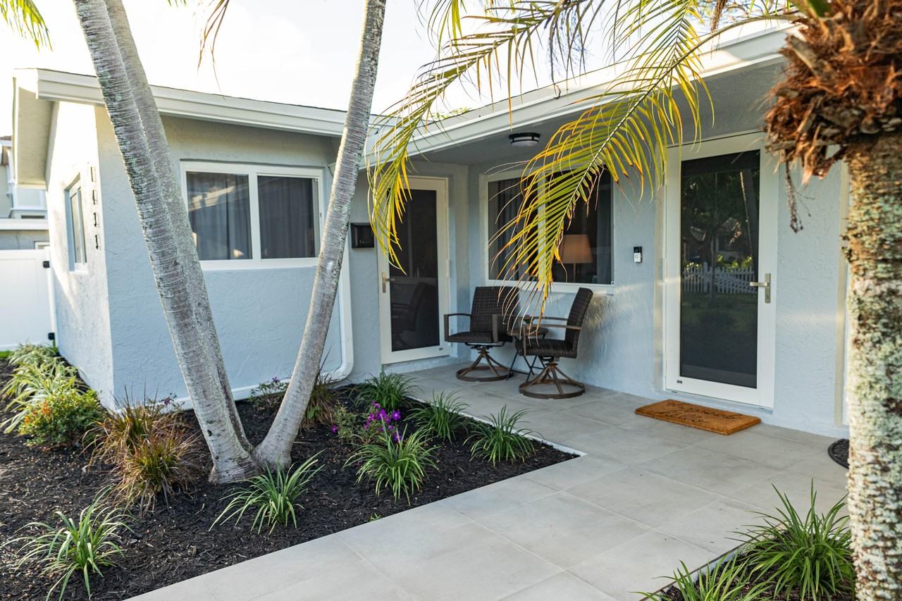 1433 Ne 23rd St - Photo 2 of 17