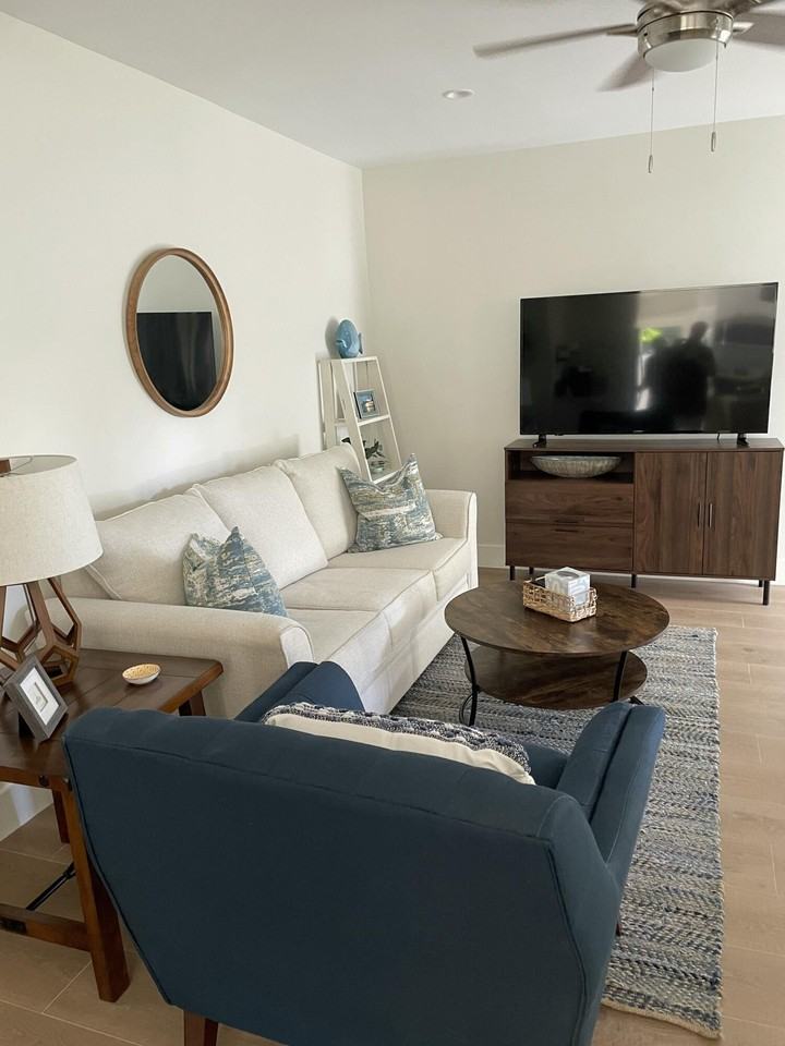 1433 Ne 23rd St - Photo 7 of 17