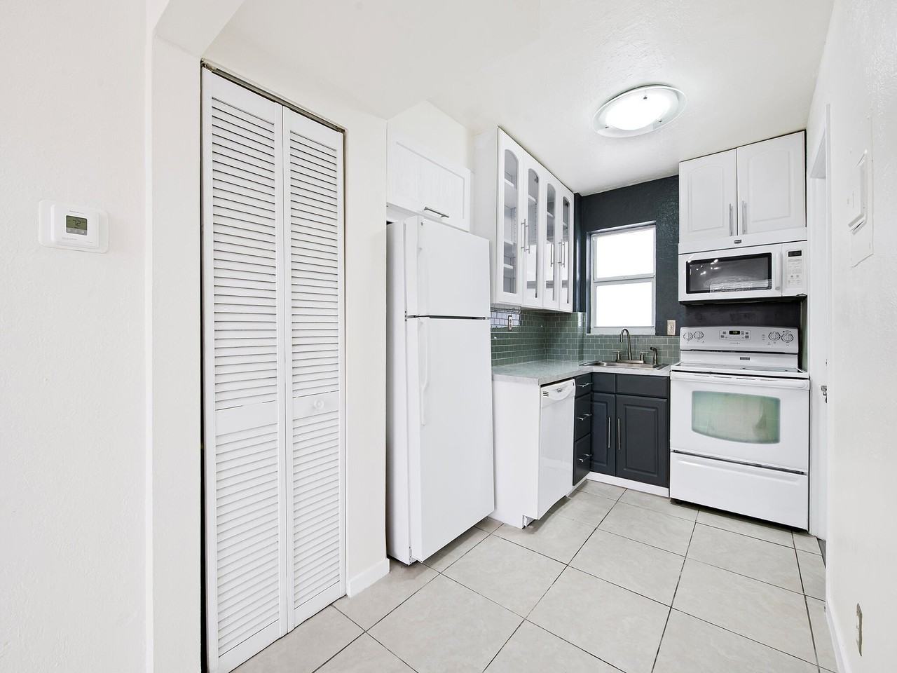 2238 Monroe St #306 - Photo 3 of 12