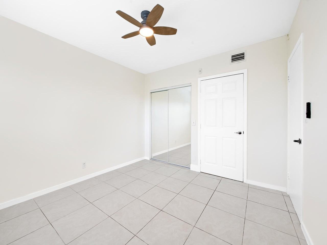 2238 Monroe St #306 - Photo 5 of 12