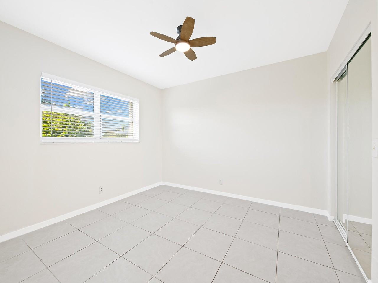 2238 Monroe St #306 - Photo 6 of 12