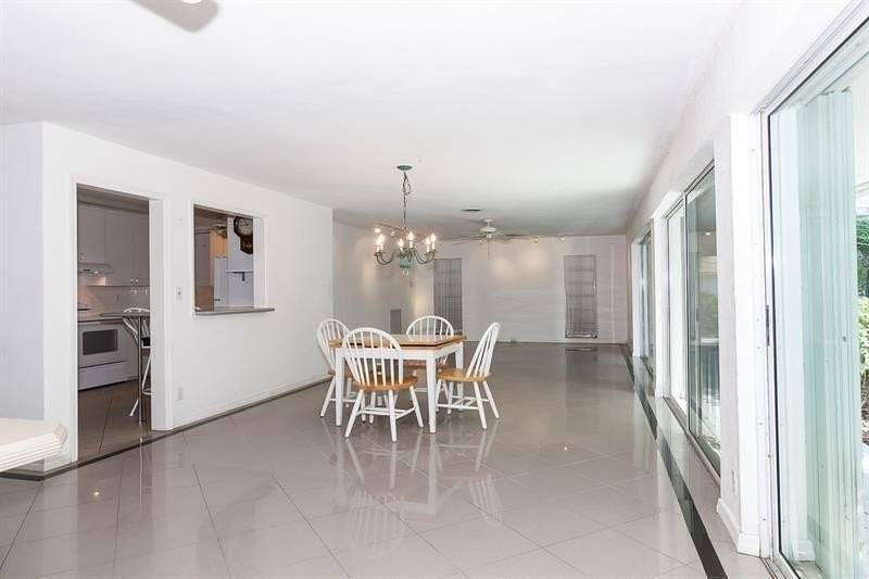 2108 Ne 44th St - Photo 3 of 20