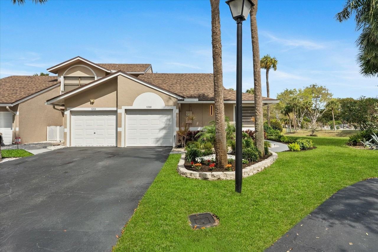 1200 W Lakes Dr - Photo 2 of 40