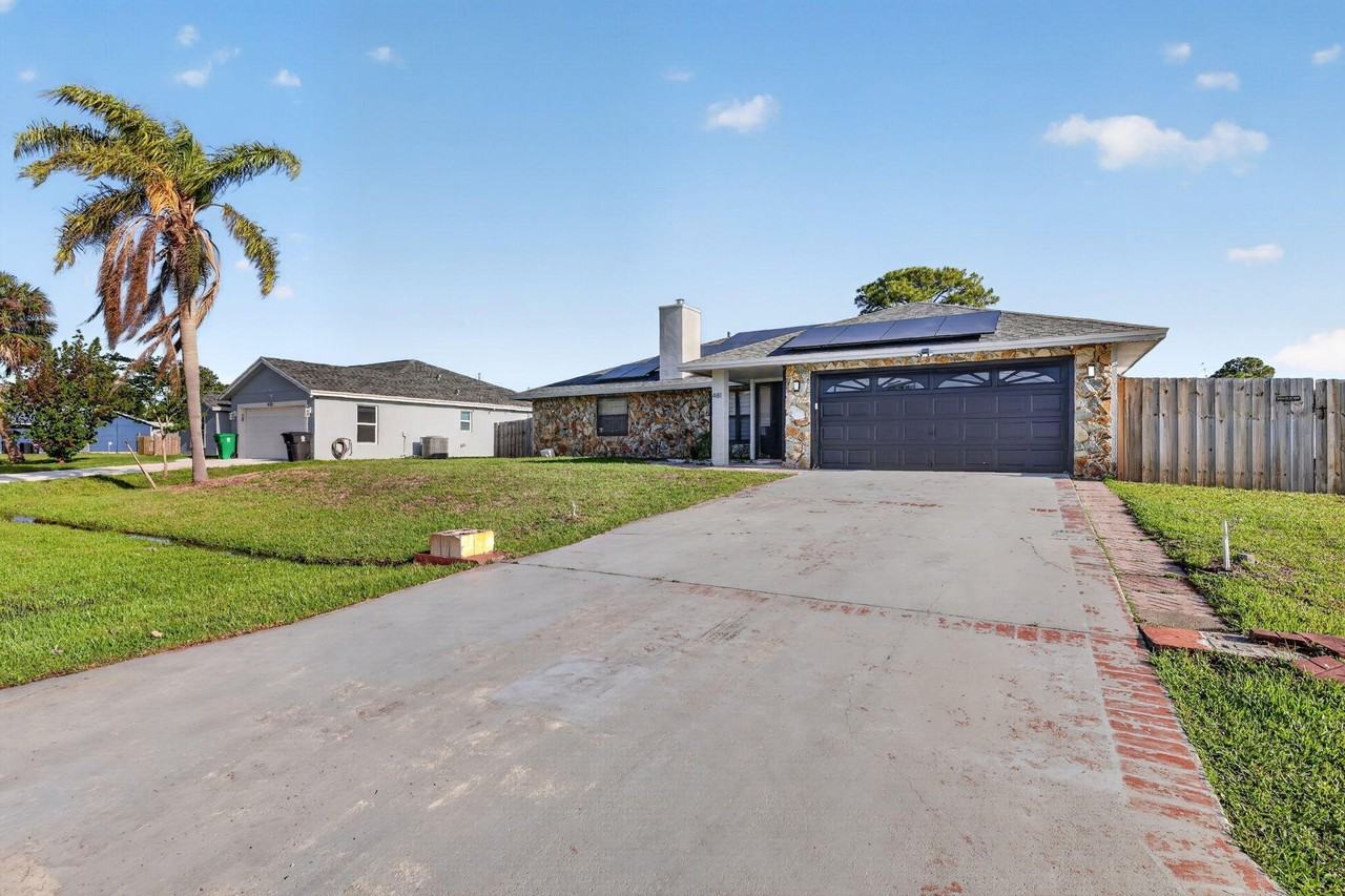 481 Sw Aster Rd - Photo 2 of 50