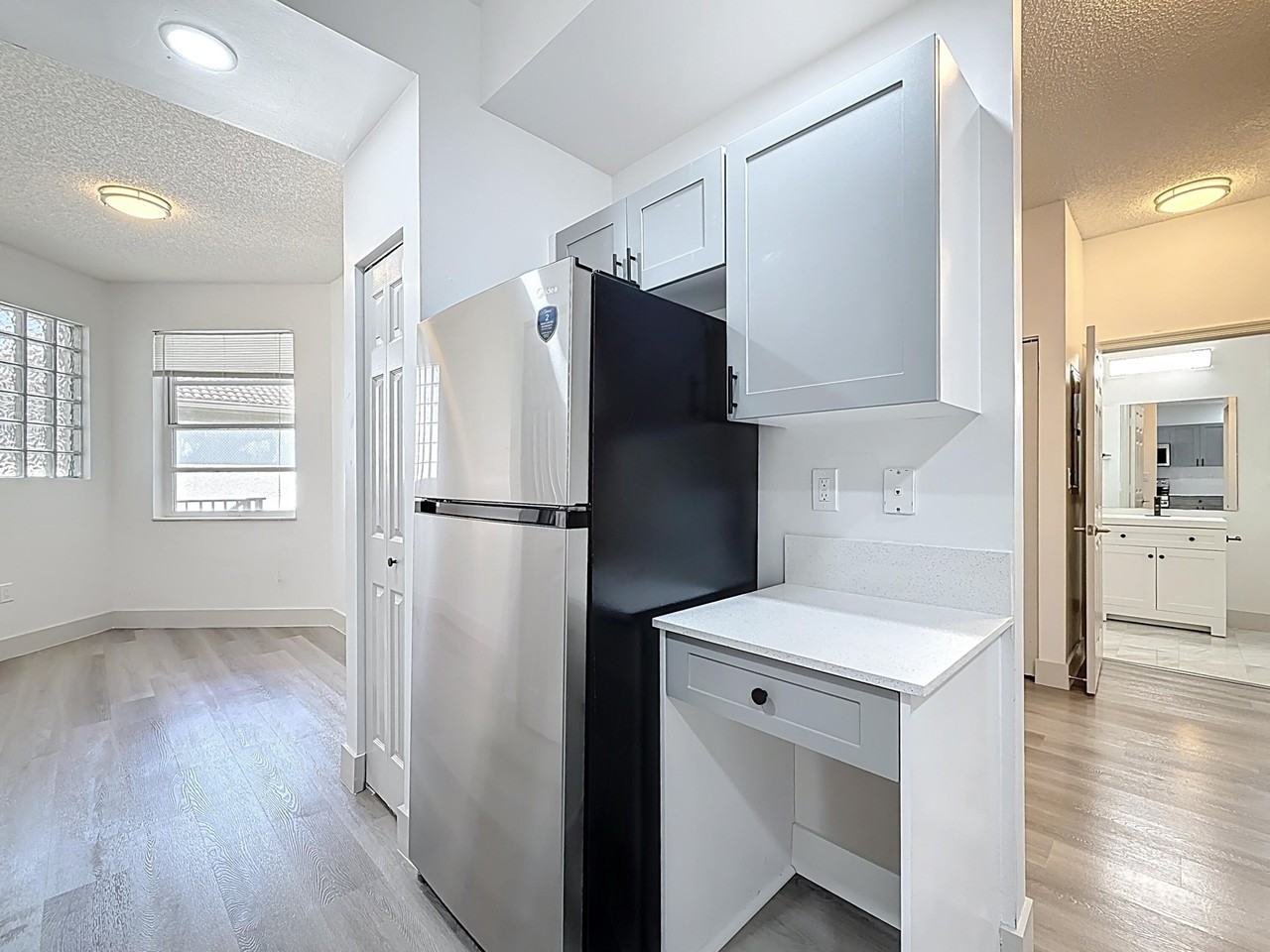 3180 N Haverhill Rd Unit 102 - Photo 5 of 9