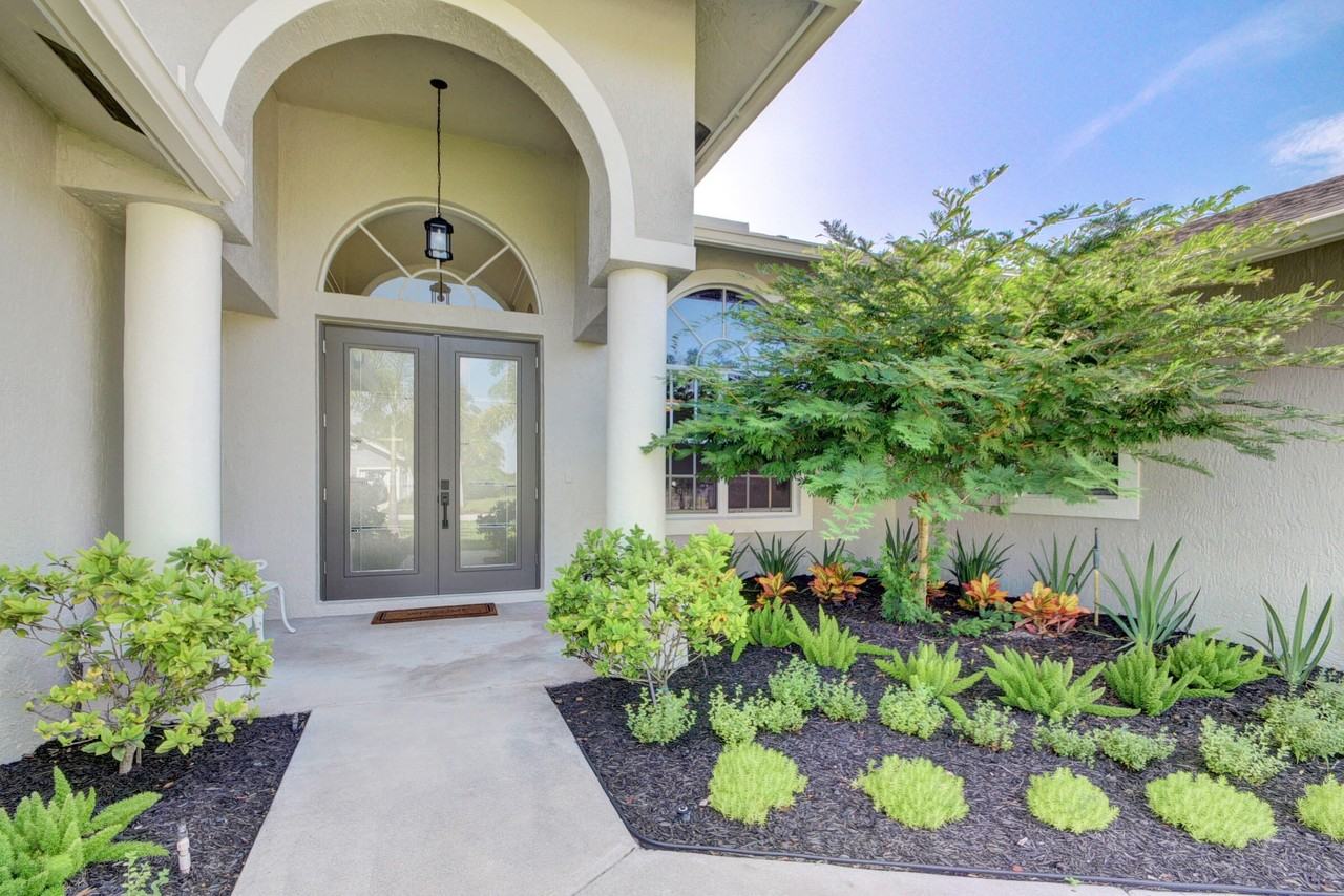 13805 Folkestone Cir - Photo 3 of 35