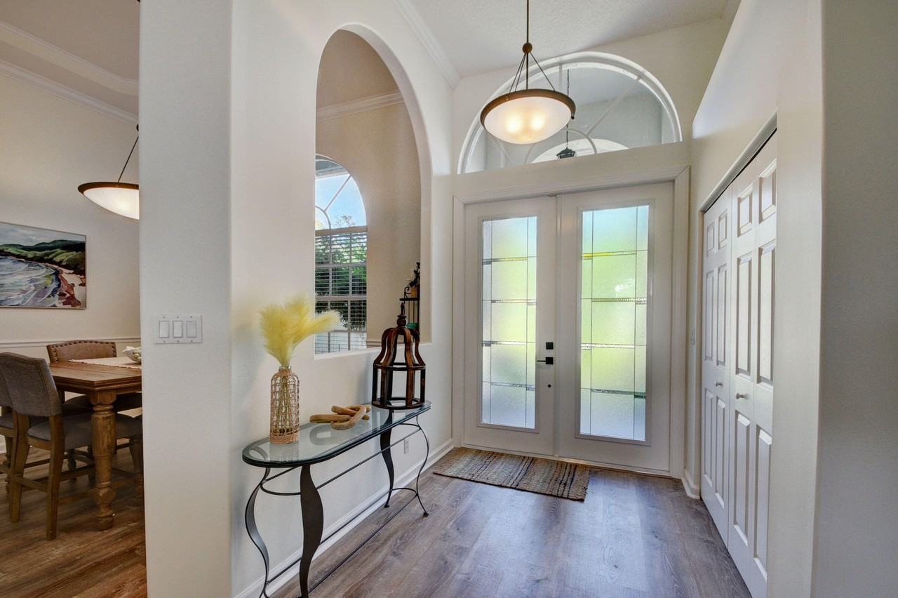 13805 Folkestone Cir - Photo 4 of 35