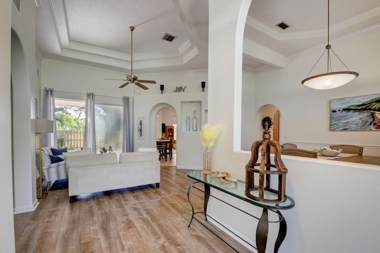 13805 Folkestone Cir - Photo 5 of 35