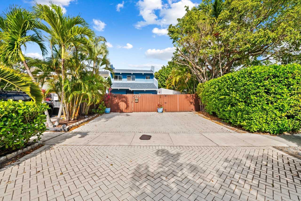 219 Ne 17th Ave - Photo 3 of 33