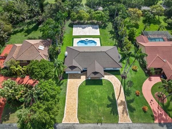 5510 Castlegate Ave - Photo 2 of 50