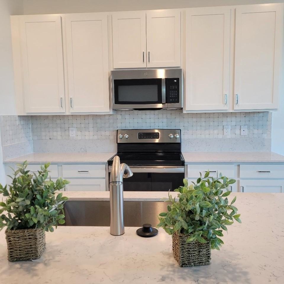 8978 Zevon Ct - Photo 7 of 42