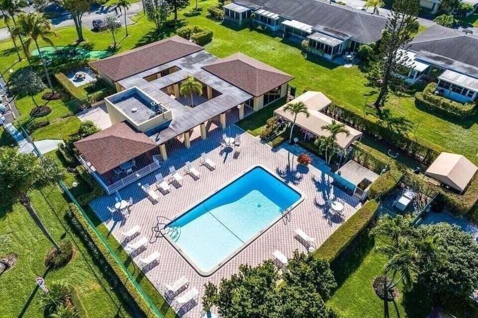 2520 Black Olive Blvd #203