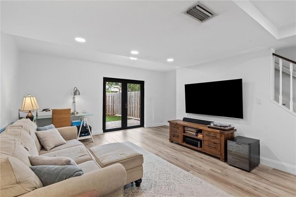 247 City View Dr - Photo 4 of 20