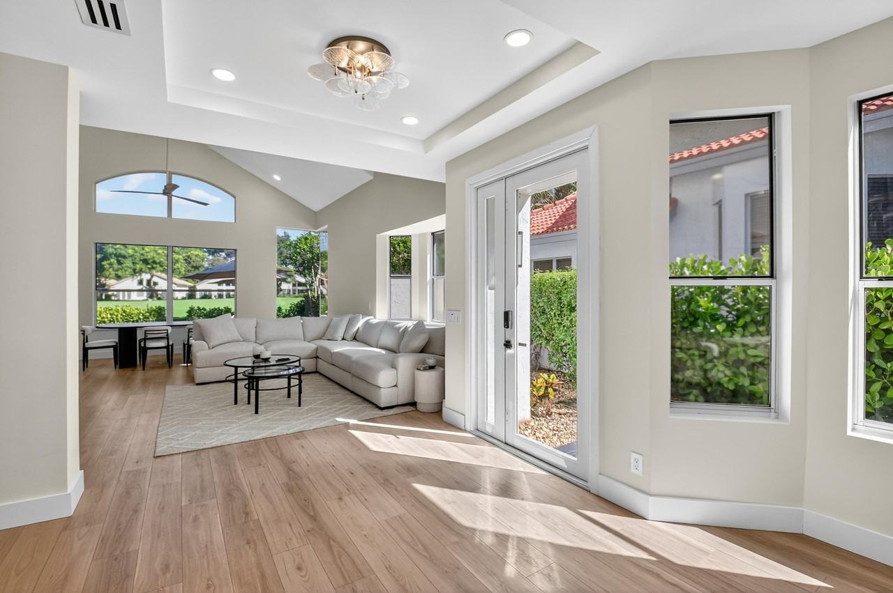 2237 Nw 53rd St - Photo 7 of 50