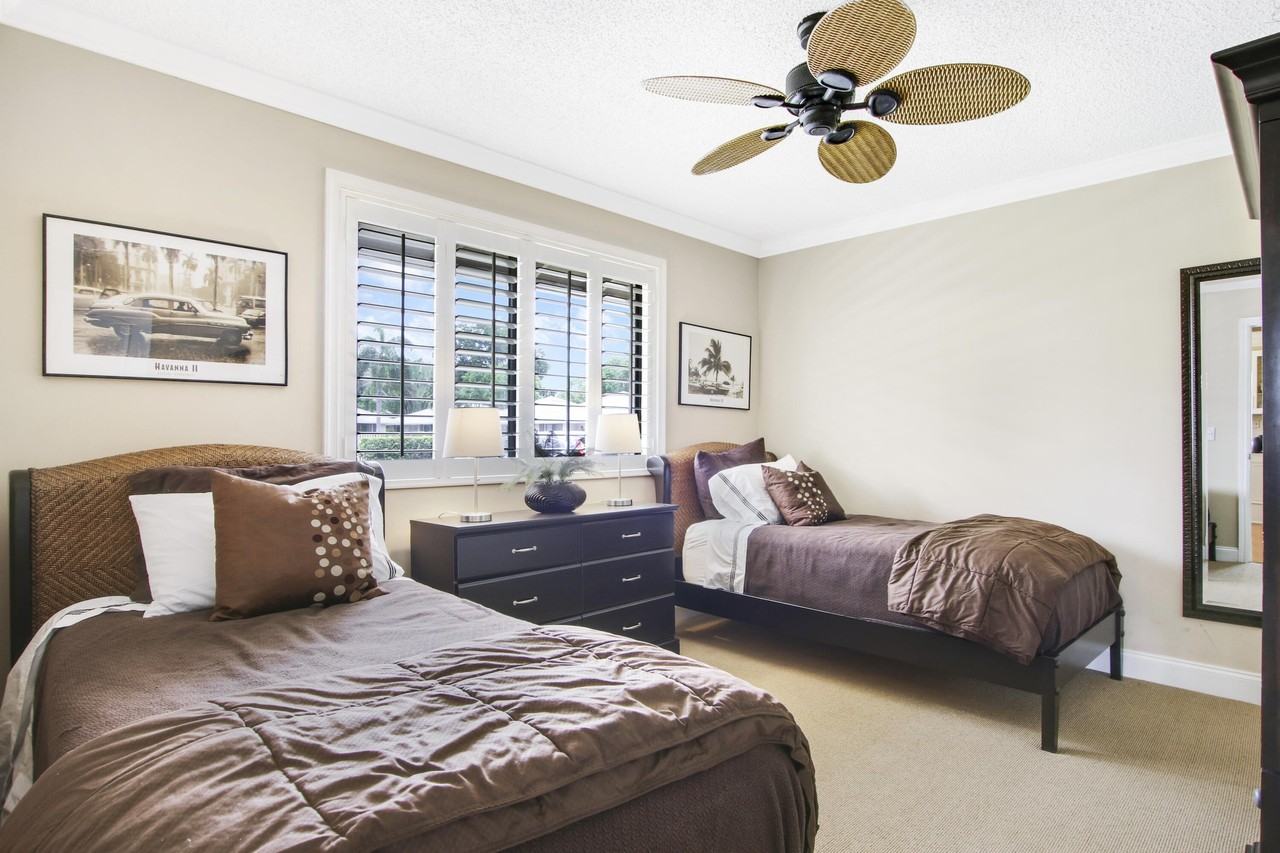 915 Club Dr - Photo 4 of 17