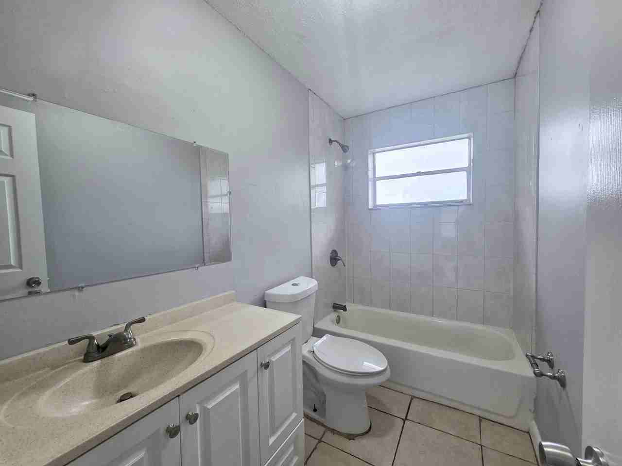 1441 Nw 22nd St #20 - Photo 3 of 7