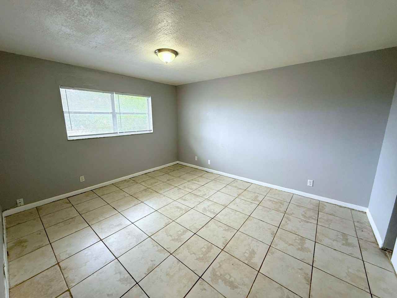 1441 Nw 22nd St #20 - Photo 5 of 7