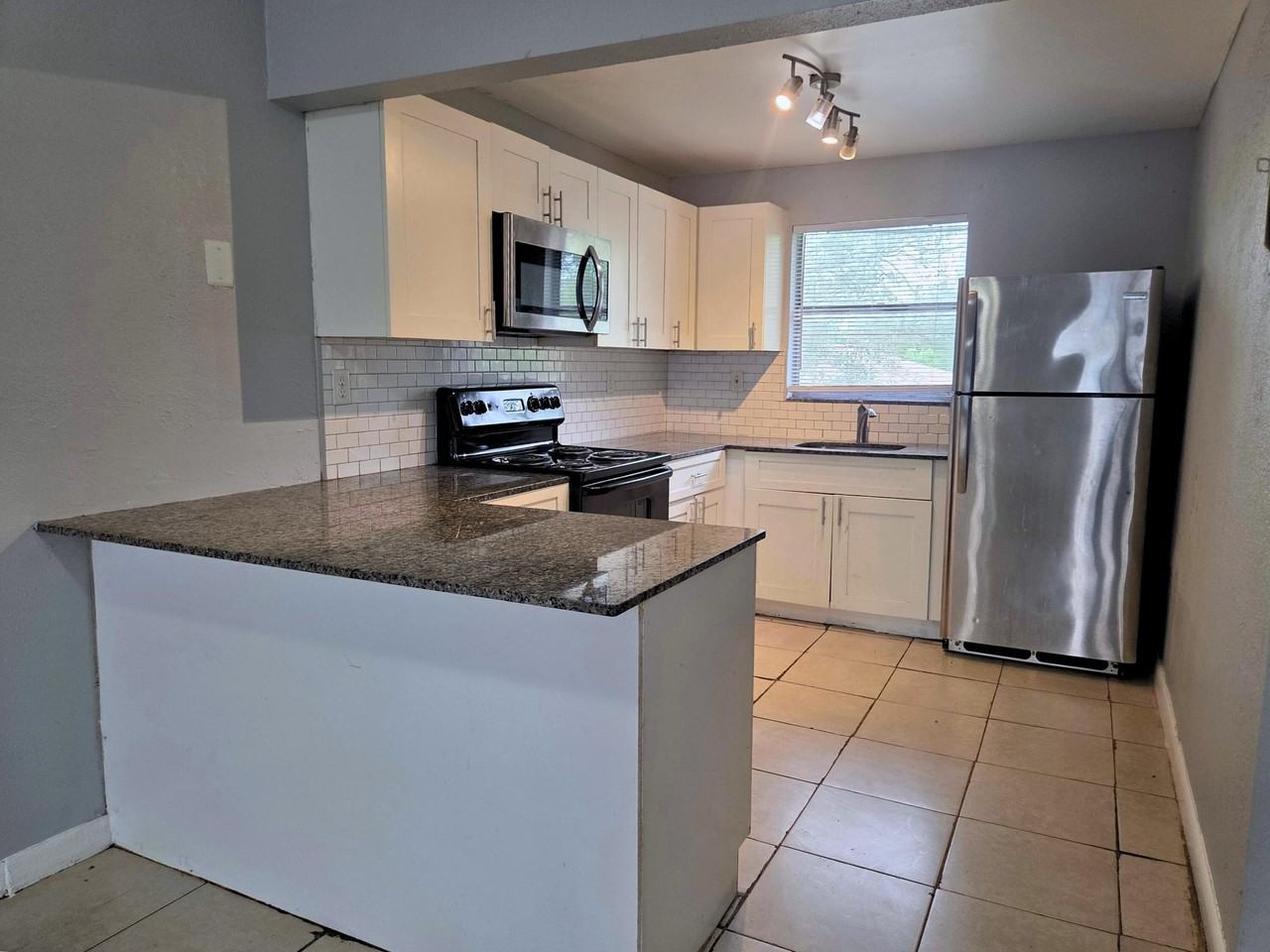 1441 Nw 22nd St #20 - Photo 7 of 7