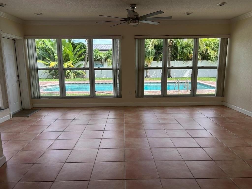 1811 Ne 43rd St - Photo 3 of 14