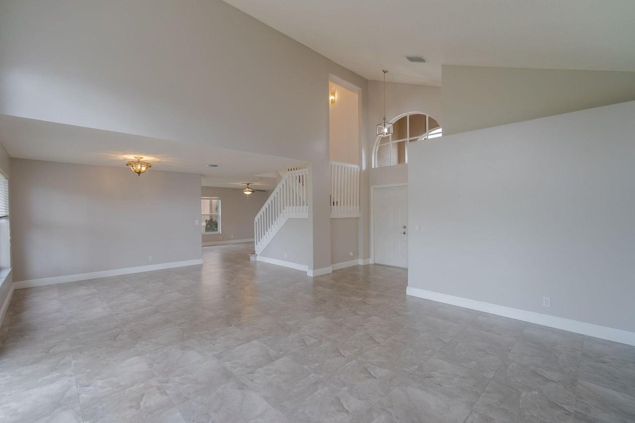 6276 Grand Cypress Cir - Photo 4 of 11