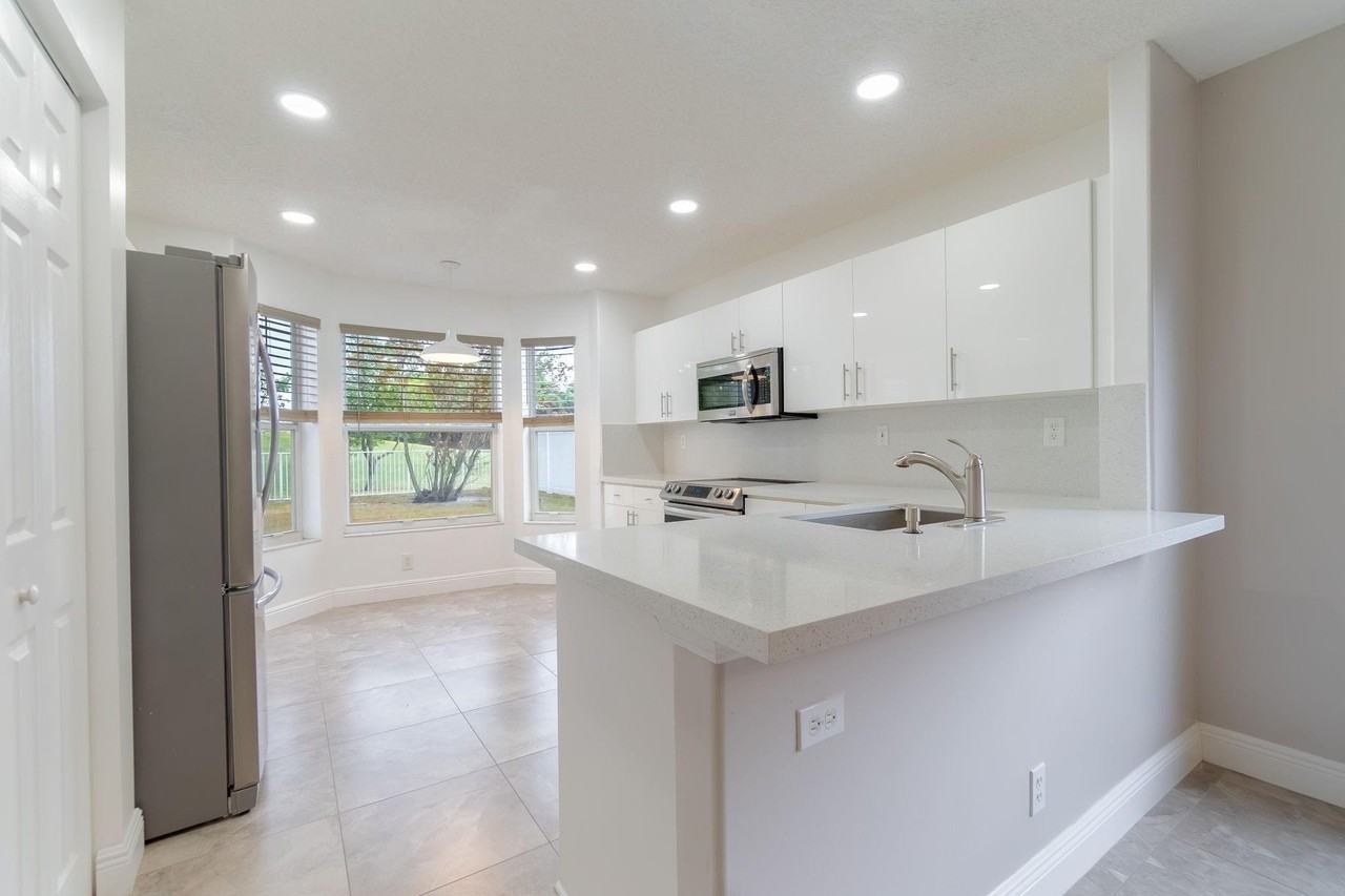 6276 Grand Cypress Cir - Photo 7 of 11