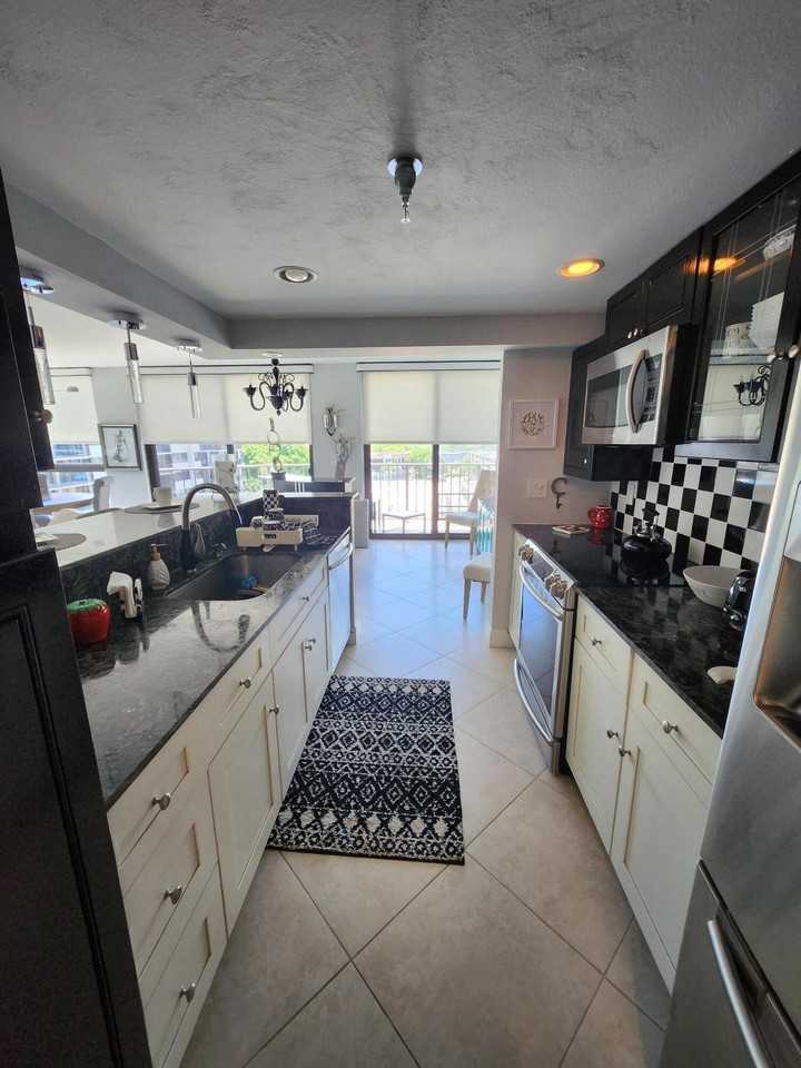 899 Jeffery St #701 - Photo 3 of 50