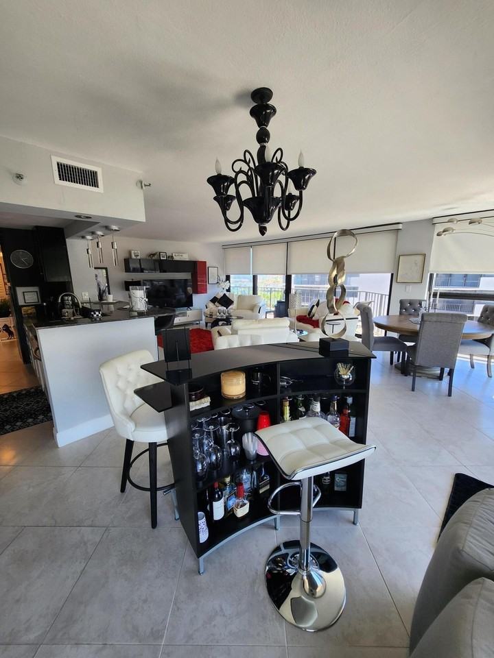 899 Jeffery St #701 - Photo 7 of 50