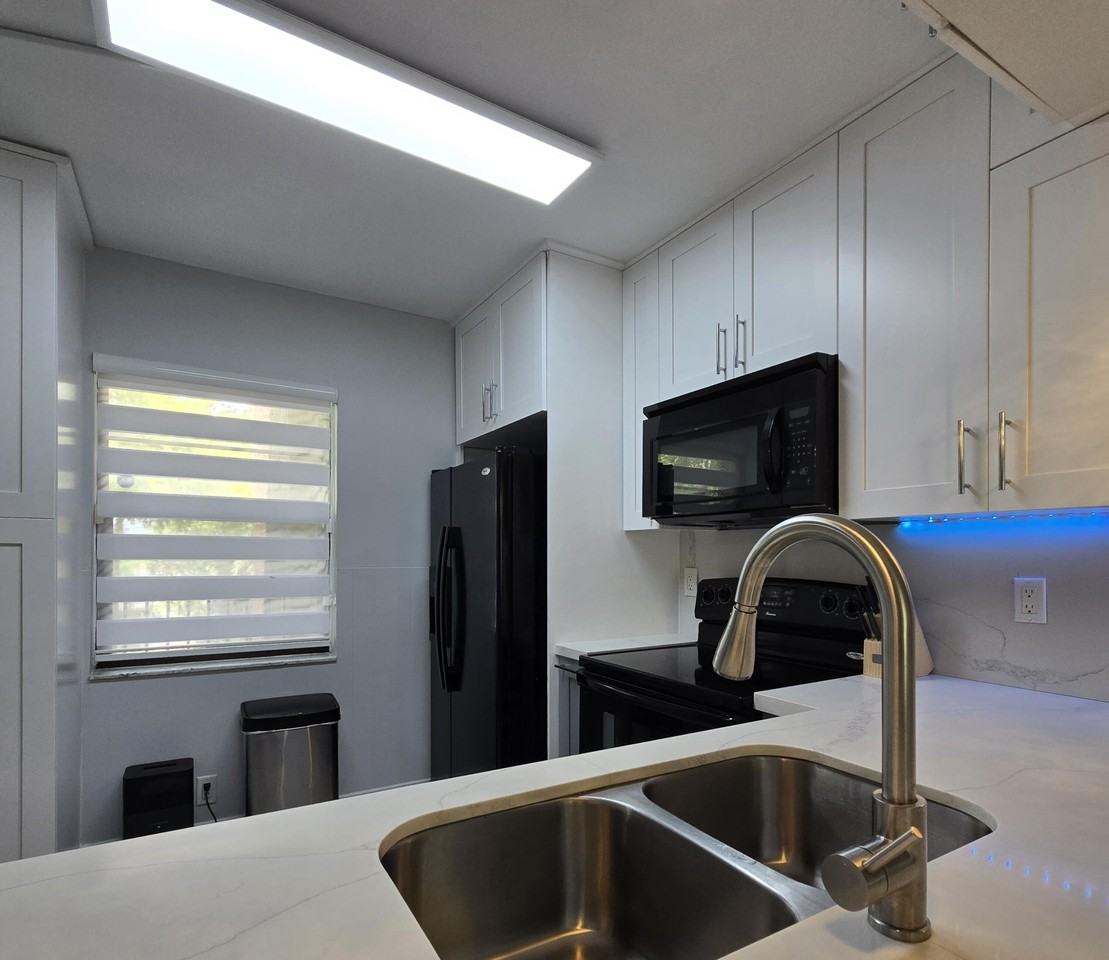 10501 W Broward Blvd #302 - Photo 4 of 45