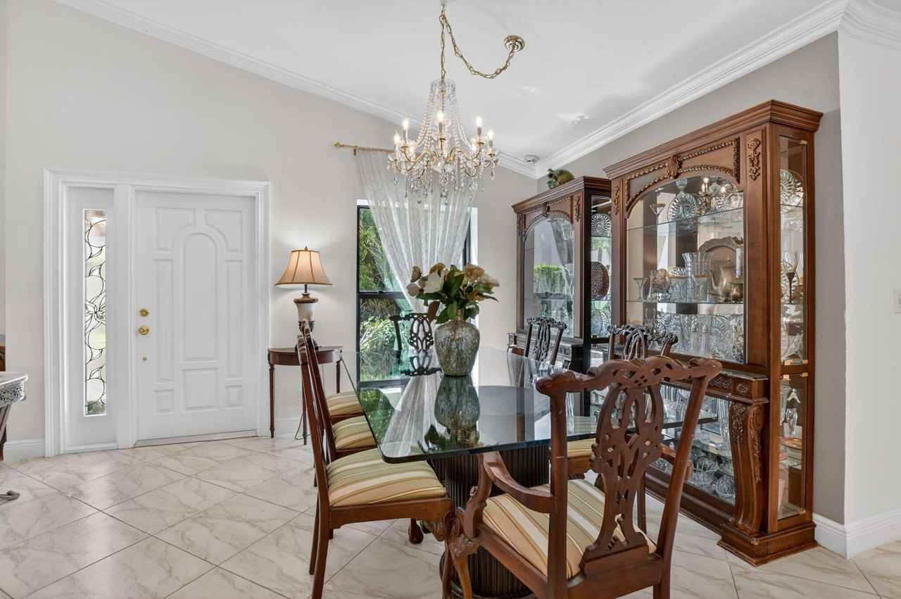 9708 Erica Ct - Photo 3 of 24