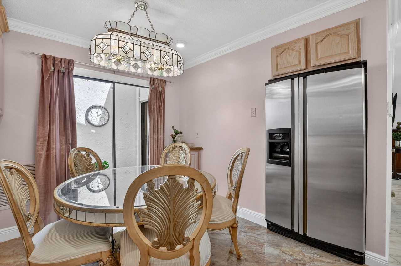 9708 Erica Ct - Photo 6 of 24