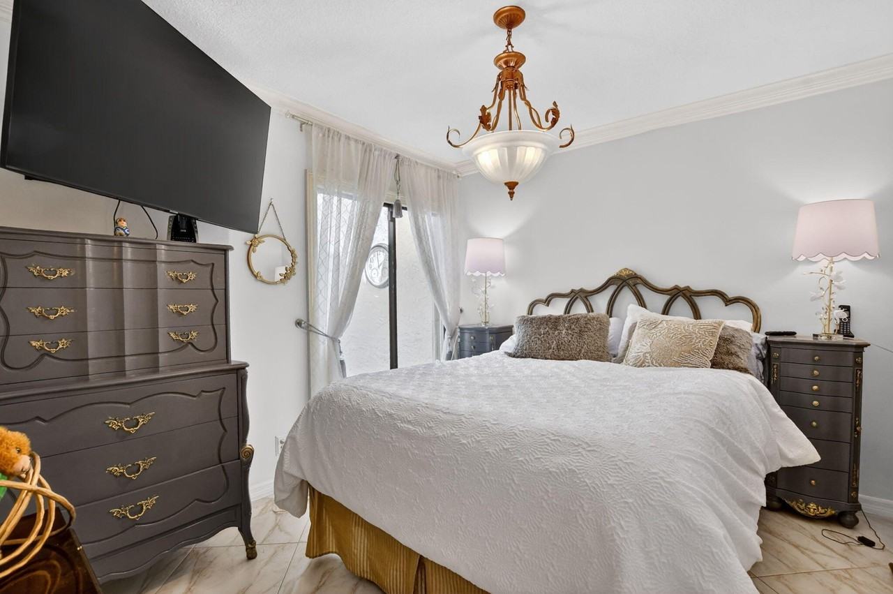 9708 Erica Ct - Photo 7 of 24