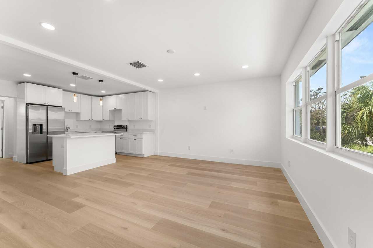 111 W 35th St - Photo 4 of 23