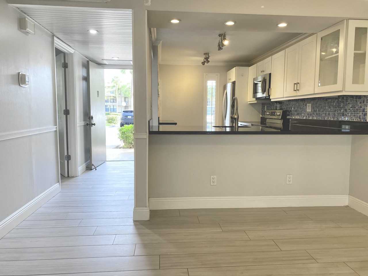 15 Royal Palm Way #107 - Photo 3 of 44