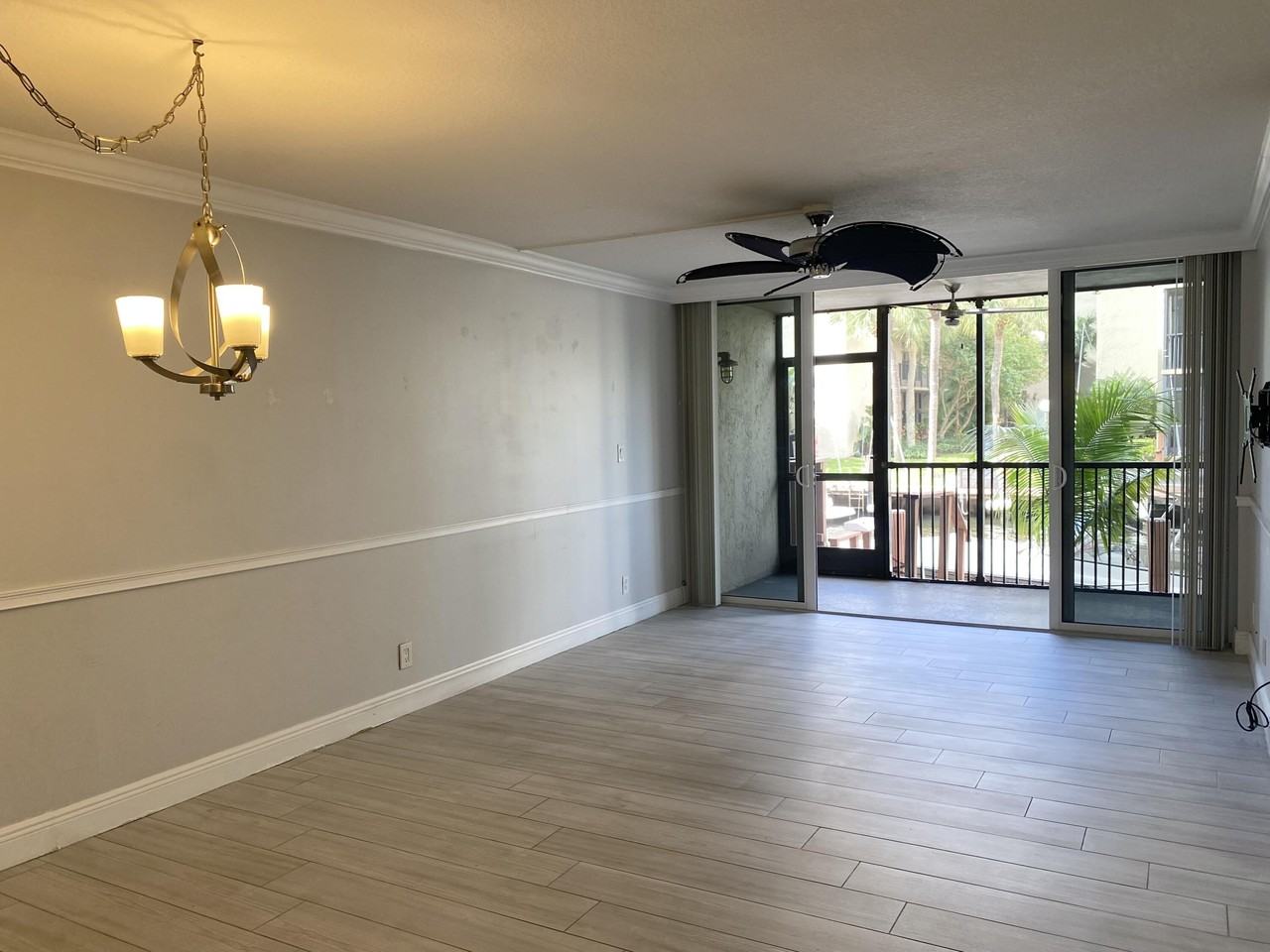 15 Royal Palm Way #107 - Photo 4 of 44