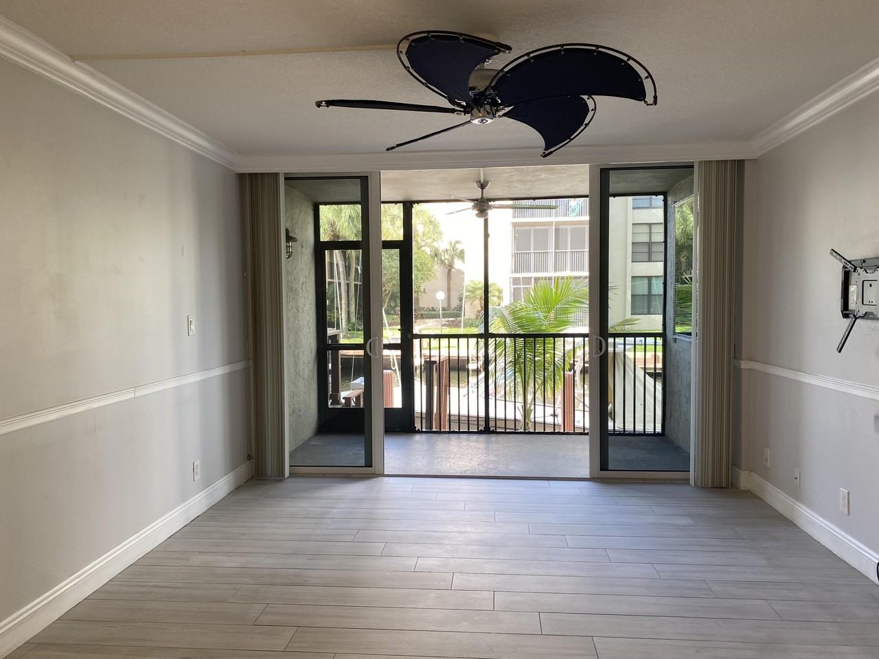 15 Royal Palm Way #107 - Photo 5 of 44