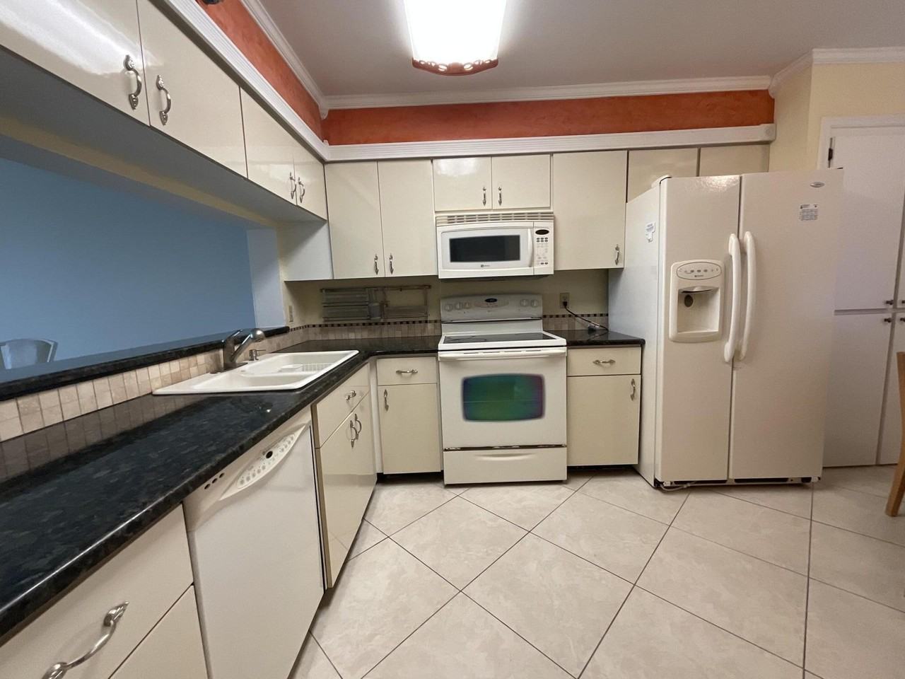 14475 Strathmore Ln Apt 501 - Photo 7 of 50