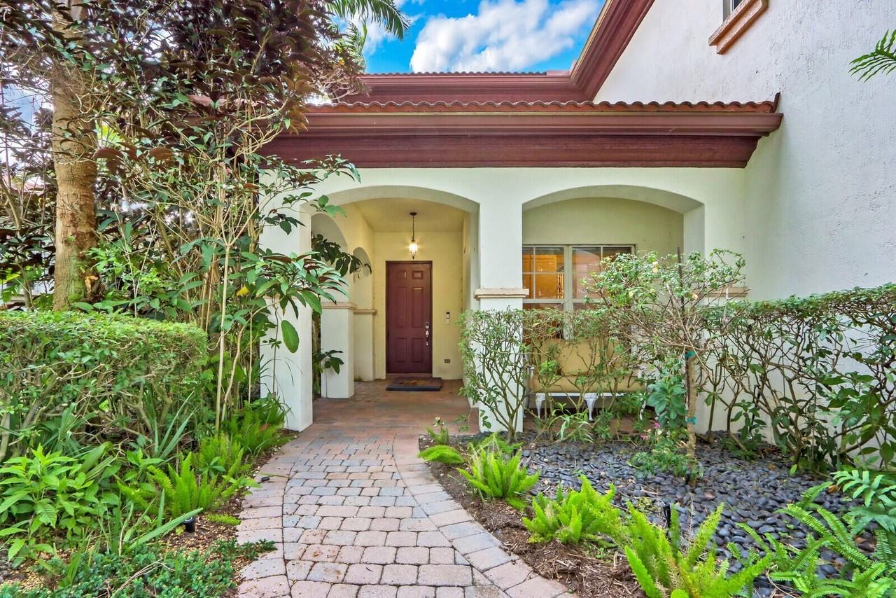 1904 Flower Dr - Photo 3 of 48